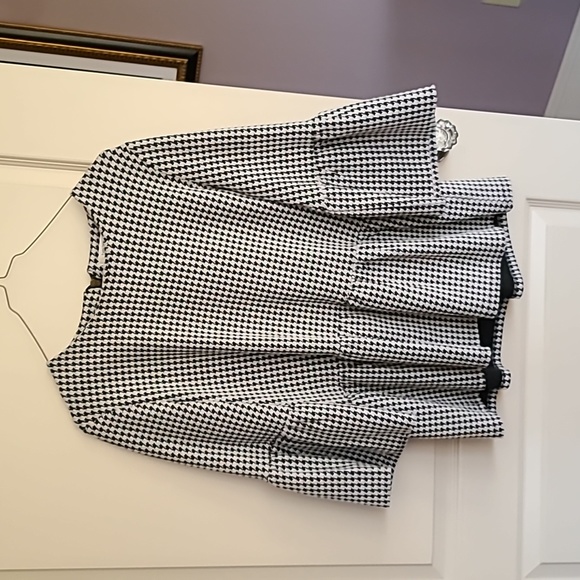 Flirty houndstooth top - Picture 1 of 3